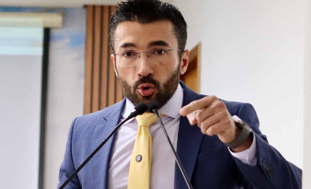 “Mulheres sofreram uma derrota simbólica”, diz Zé Lopes após veto a projeto contra violência