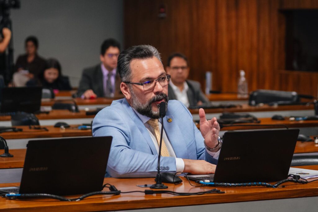Senador Alan Rick subscreve requerimento e cobra ação da Prefeitura de Rio Branco sobre projeto de saneamento