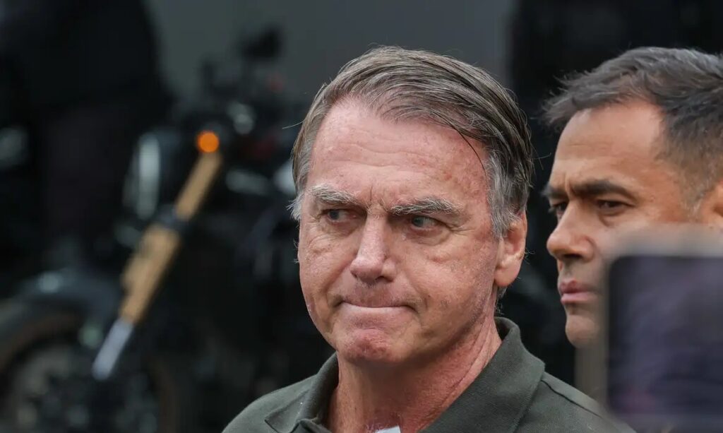 Carlos diz que Bolsonaro teve nova crise de vômitos na prisão
