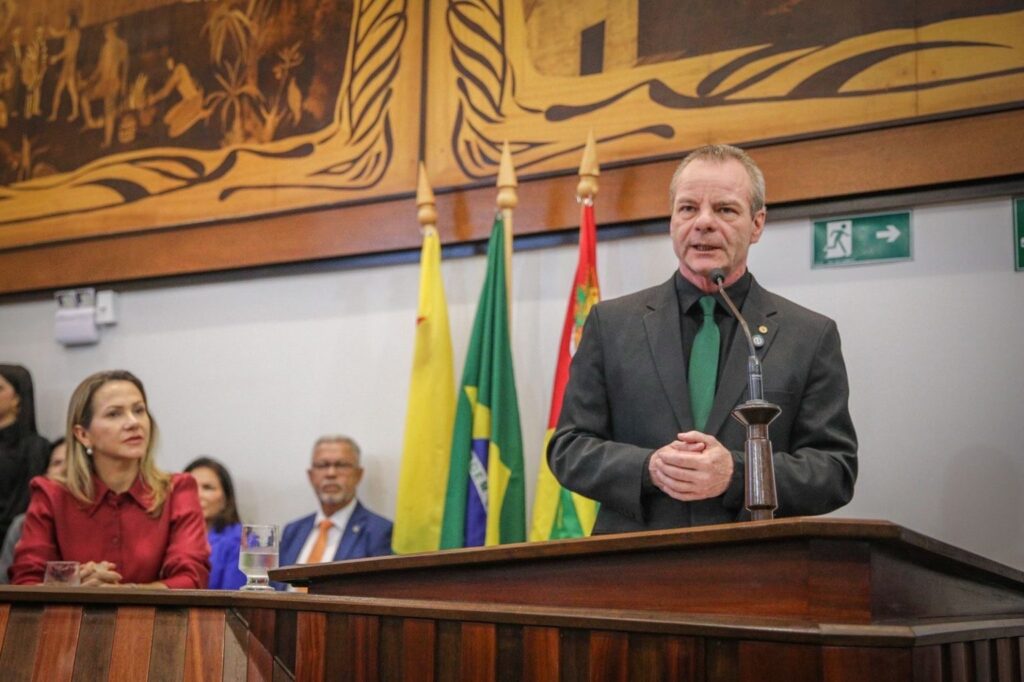 Longo destaca harmonia entre os Poderes e papel democrático da Aleac na abertura do ano legislativo