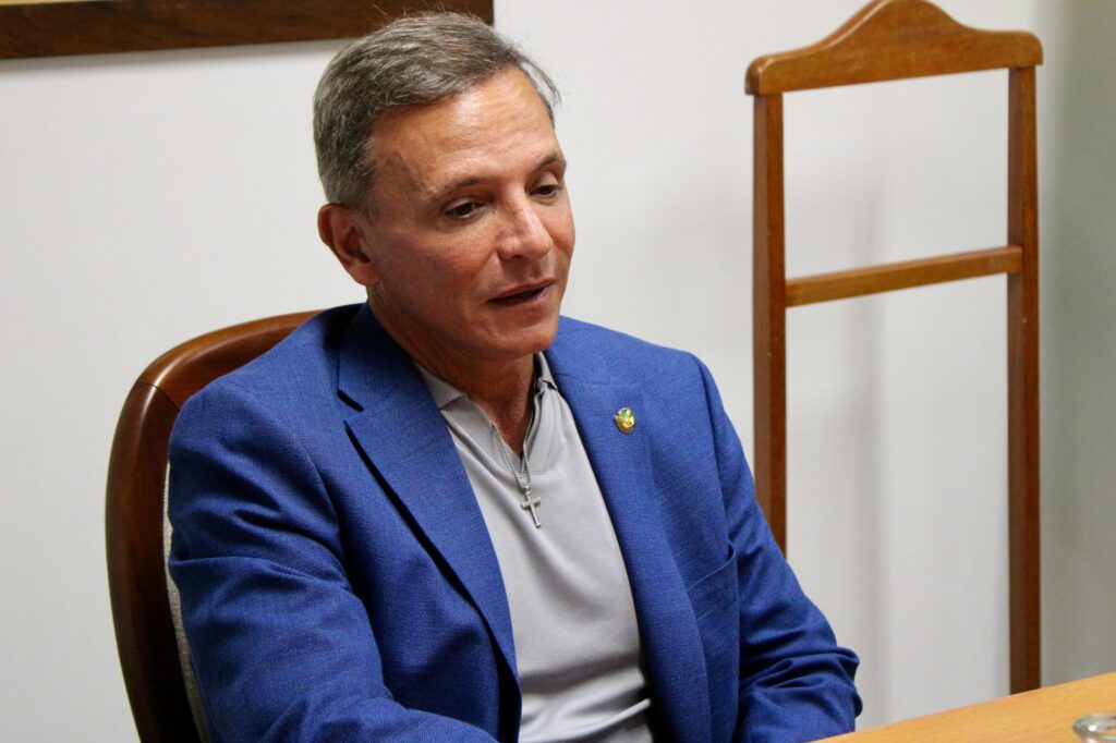 Marcio Bittar diz que PF encontrou provas em celular de dono do Banco Master e questiona atuação de ministro do STF