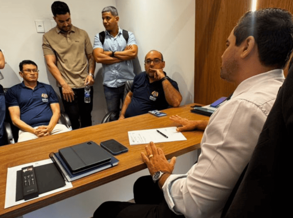 Militares do Acre buscam apoio de Arlenilson Cunha para avançar em pautas da categoria