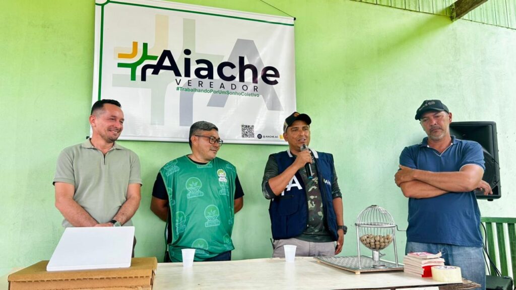 Aiache é homenageado por produtores rurais durante inauguração de galpão na comunidade do Limoeiro
