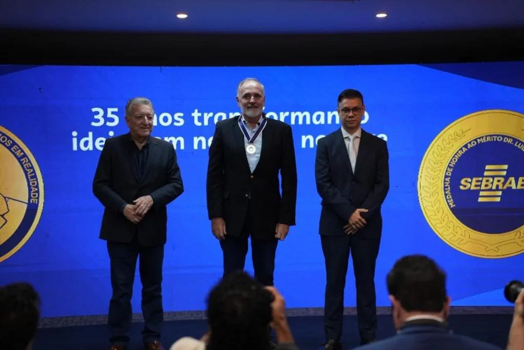 Deputado Luís Tchê recebe homenagem do Sebrae durante celebração pelos 35 anos da instituição