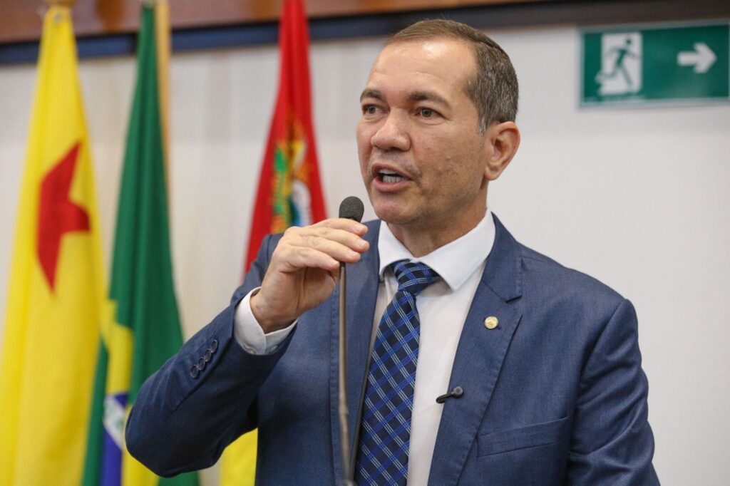 Gene Diniz defende valorização de militares e avalia convite para integrar MDB