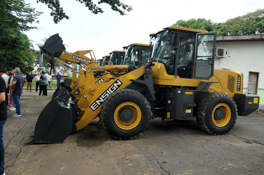 Petecão amplia mecanização agrícola com entrega de máquinas no Acre