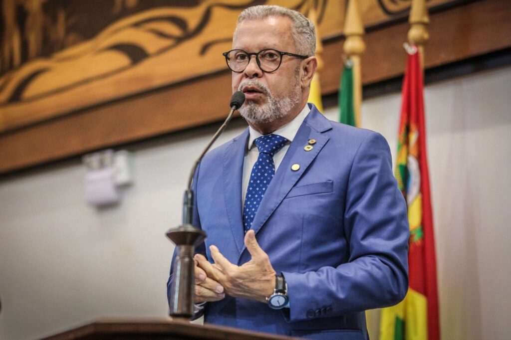 Afonso Fernandes anuncia avanço para quebrar monopólio aéreo na Amazônia e reduzir preço das passagens