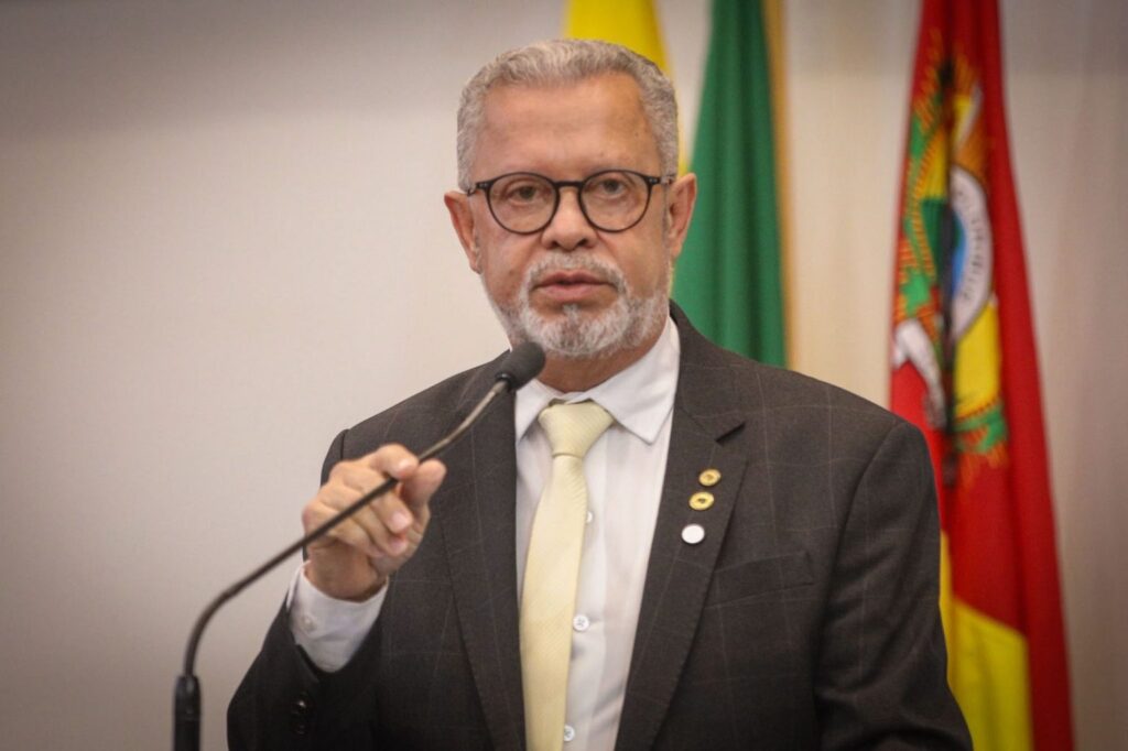 Afonso Fernandes destaca filiação ao União Brasil e alerta para risco em ponte binacional