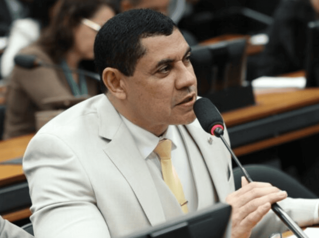 Dos deputados do Acre, Coronel Ulysses lidera oposição ao governo Lula na Câmara