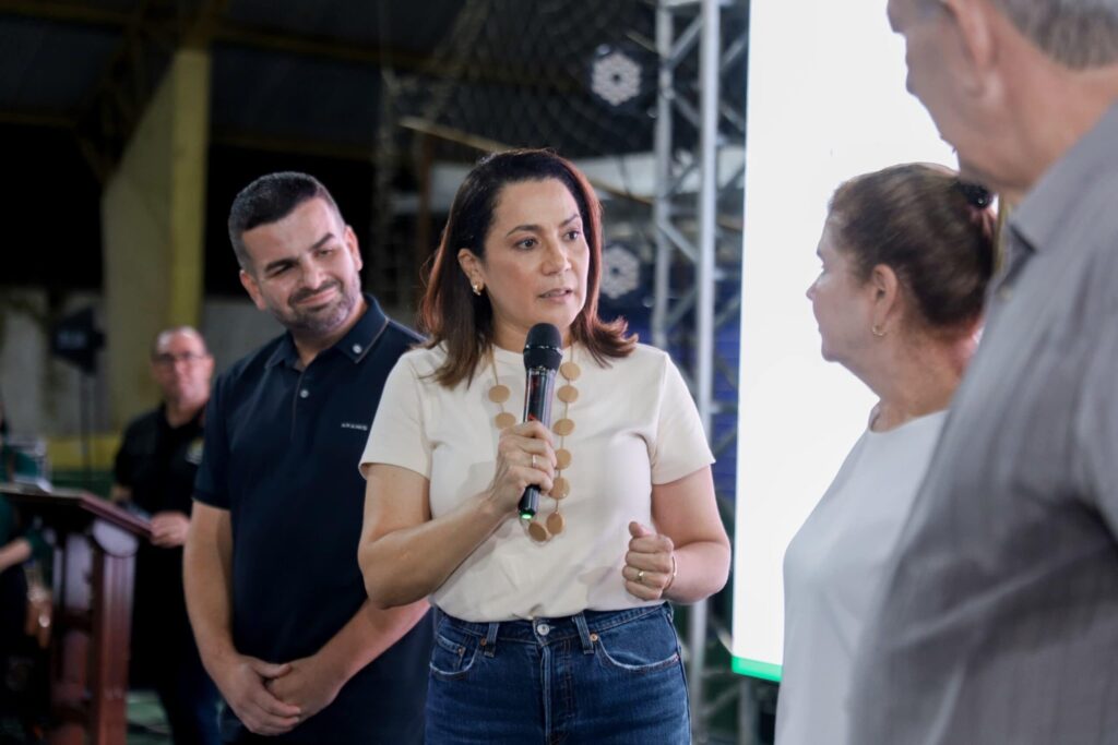 Governadora Mailza Assis participa de palestra sobre liderança feminina em Tarauacá
