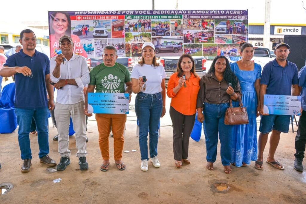 Mailza prestigia entrega de veículos e equipamentos ao setor produtivo e associações comunitárias do Juruá