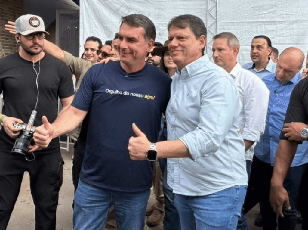 Na Agrishow, Flávio Bolsonaro diz que governo Lula ‘pisa e asfixia o agro’