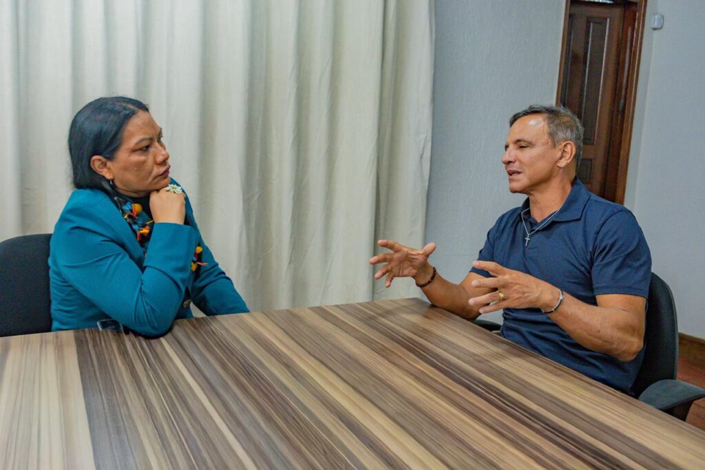 “Queremos dar ao indígena o direito de usar sua terra para prosperar”, diz Marcio Bittar em reunião com Francisca Arara