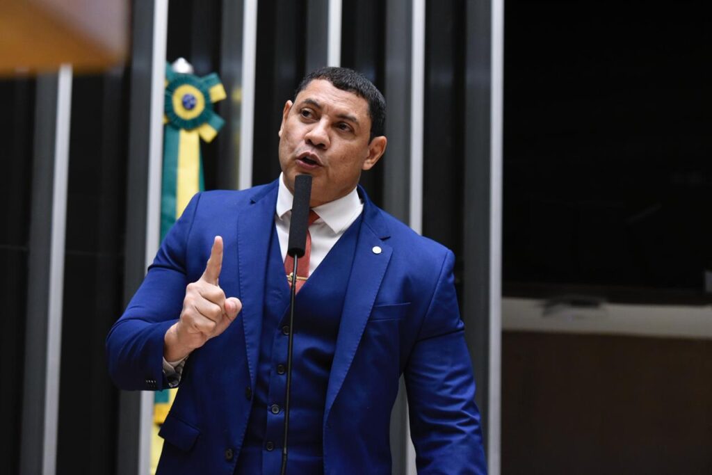 “Sistema de blindagem?” Coronel Ulysses sobe o tom contra STF e cobra respostas