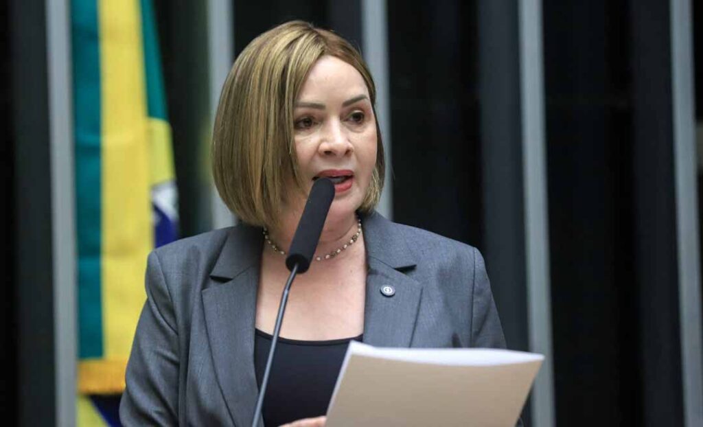 Socorro Neri manifesta apoio à PEC que garante financiamento mínimo para a assistência social