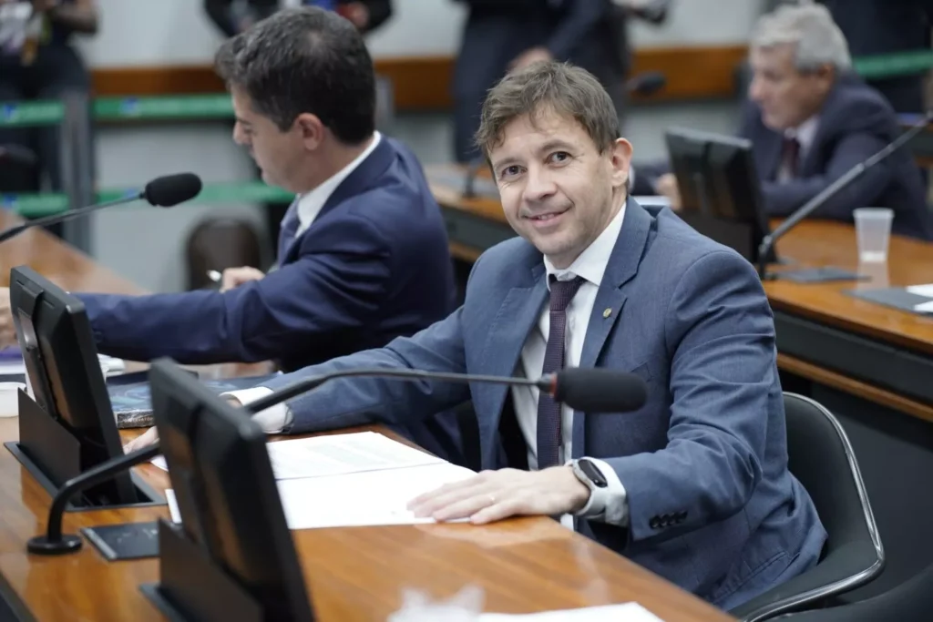 Eduardo Velloso propõe programa nacional para financiar jovens recém-formados que querem empreender