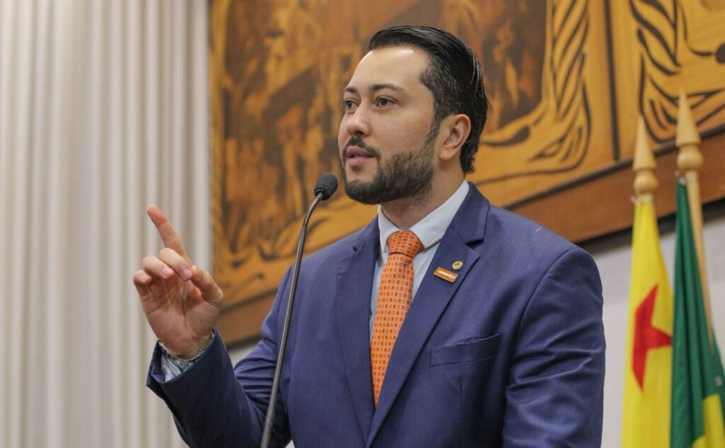 Emerson Jarude destaca sucesso dos programas Passa Fácil e Partiu Enem na Aleac