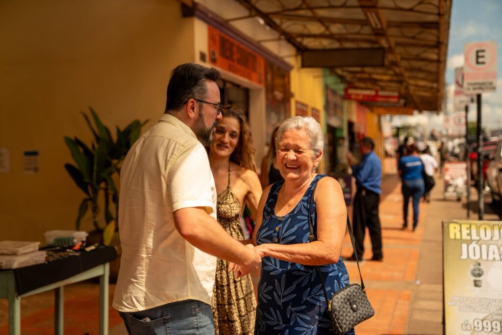 Nas ruas de Rio Branco, Alan Rick recebe manifestações de apoio e ouve apelos da população
