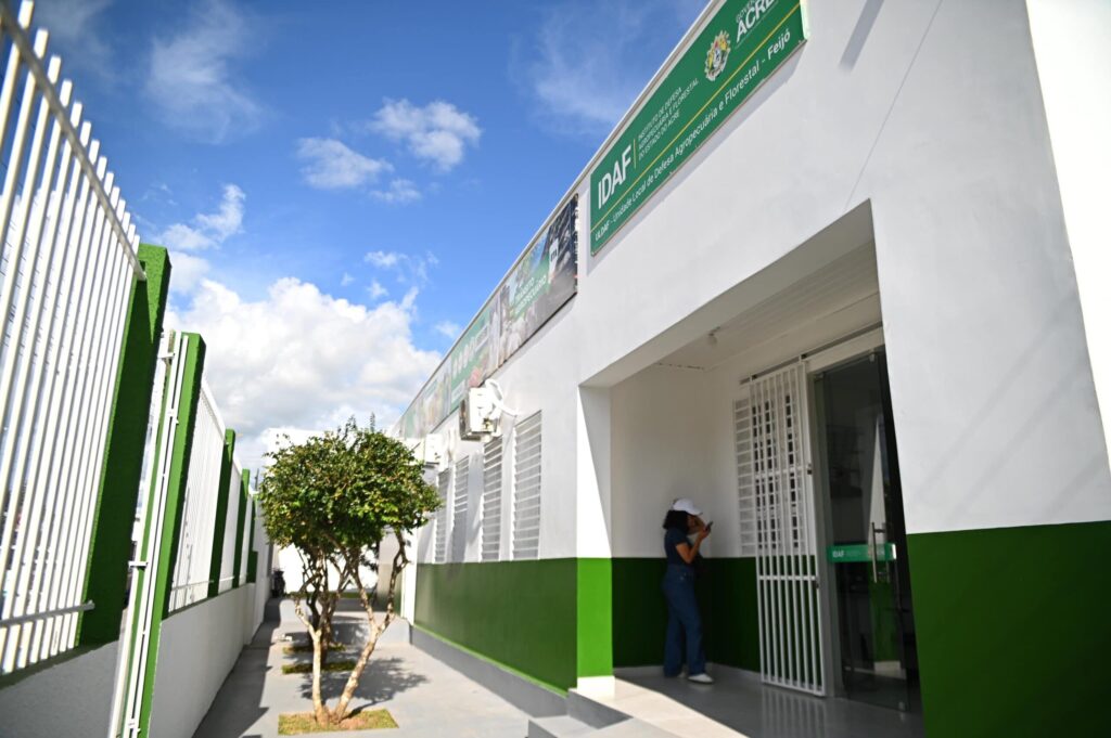 Para reforçar o apoio ao setor produtivo, governadora Mailza entrega reforma da unidade do Idaf em Feijó