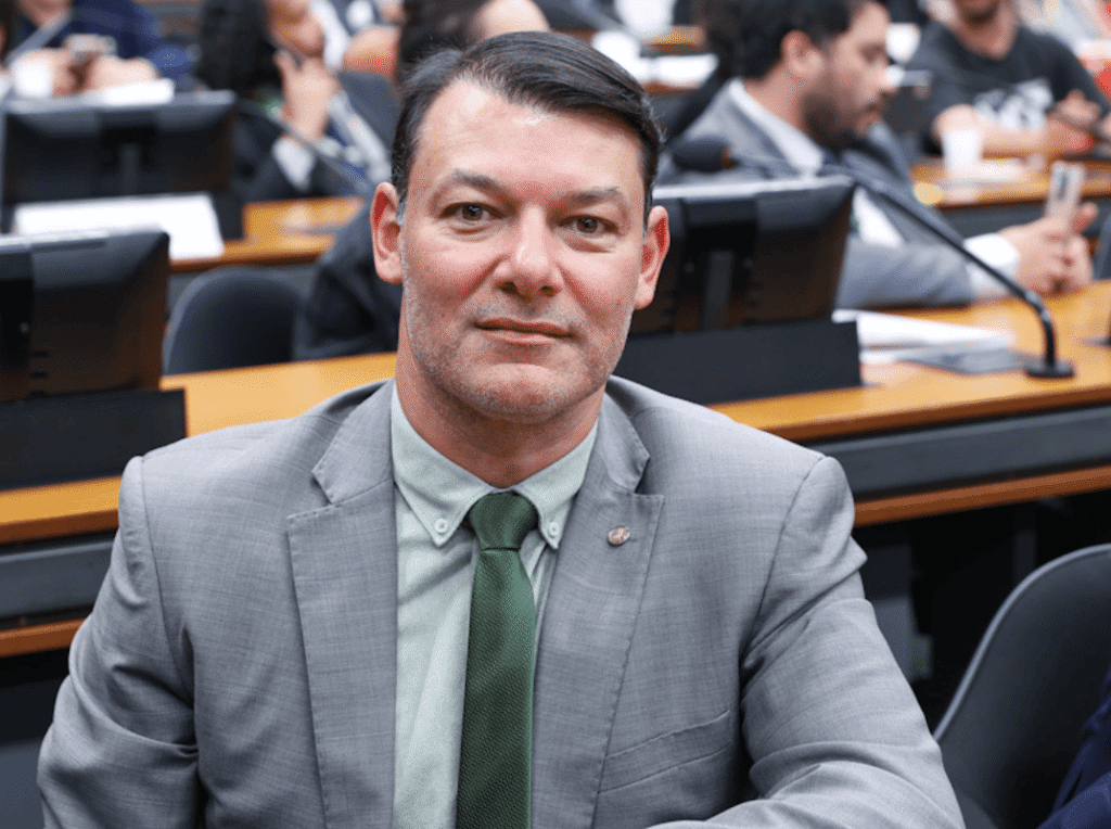 Único deputado do Acre na Comissão Especial, Duarte vota pelo fim da escala 6×1 e tenta acelerar mudança