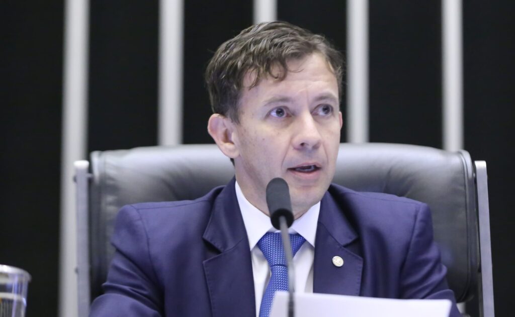Velloso apresenta projeto que aumenta pena para criminosos que gravam e divulgam crimes nas redes sociais