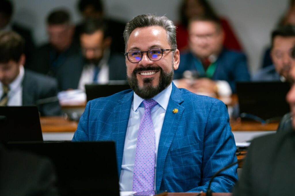 Alan Rick apresenta PEC para corrigir desigualdade tributária entre clubes e SAFs