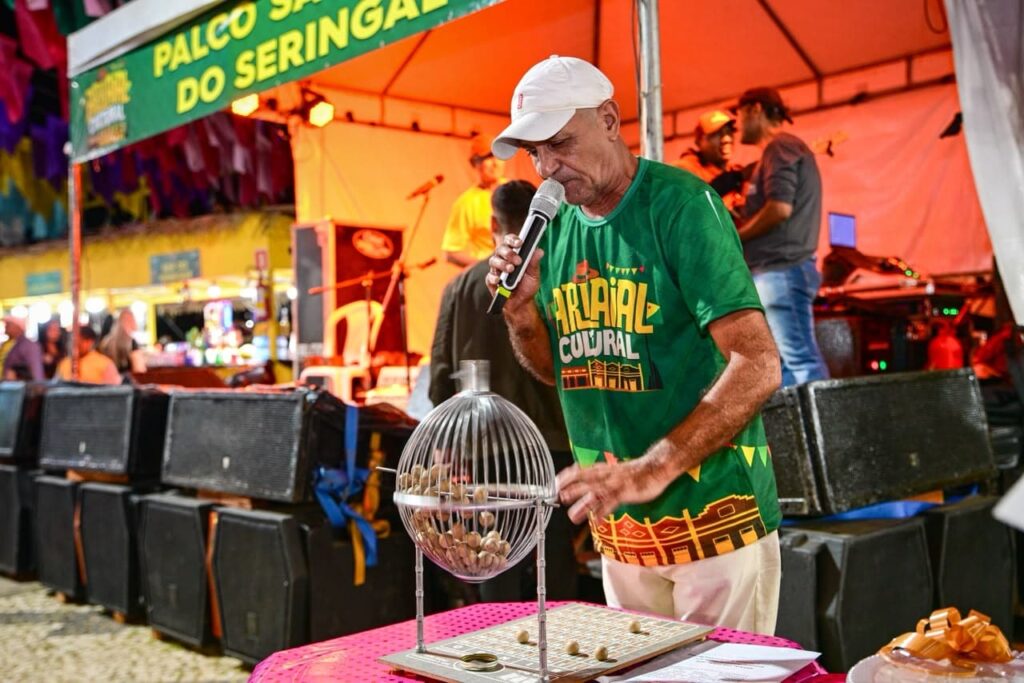 Alegria e nostalgia marcam a terceira noite do Arraial Cultural no Palco Saudade do Seringal