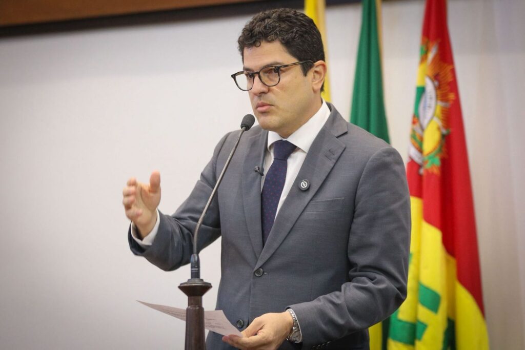 Eduardo Ribeiro defende comissão para acompanhar caso da ponte em Sena Madureira