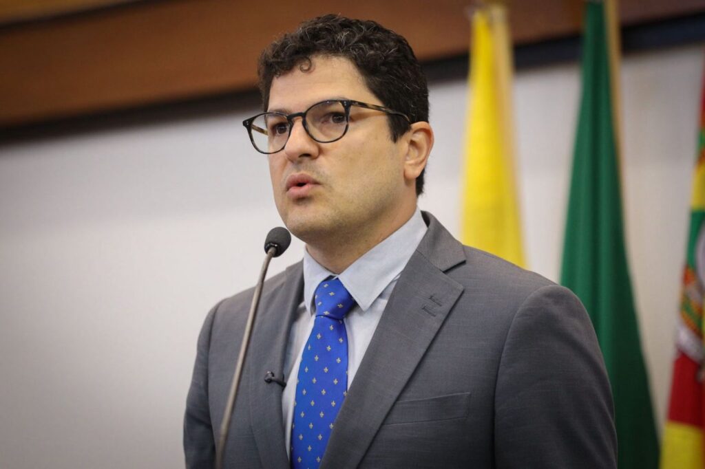 Eduardo Ribeiro denuncia suposta perseguição após suspensão de emenda para corrida de servidores socioeducativos