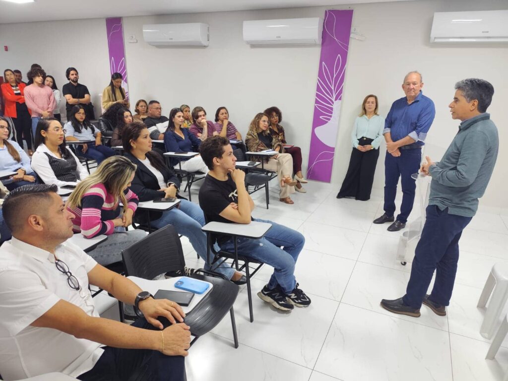 ‘Mais que obras, somos pessoas trabalhando para servir e cuidar de pessoas’, diz secretário de governo em diálogo com servidores