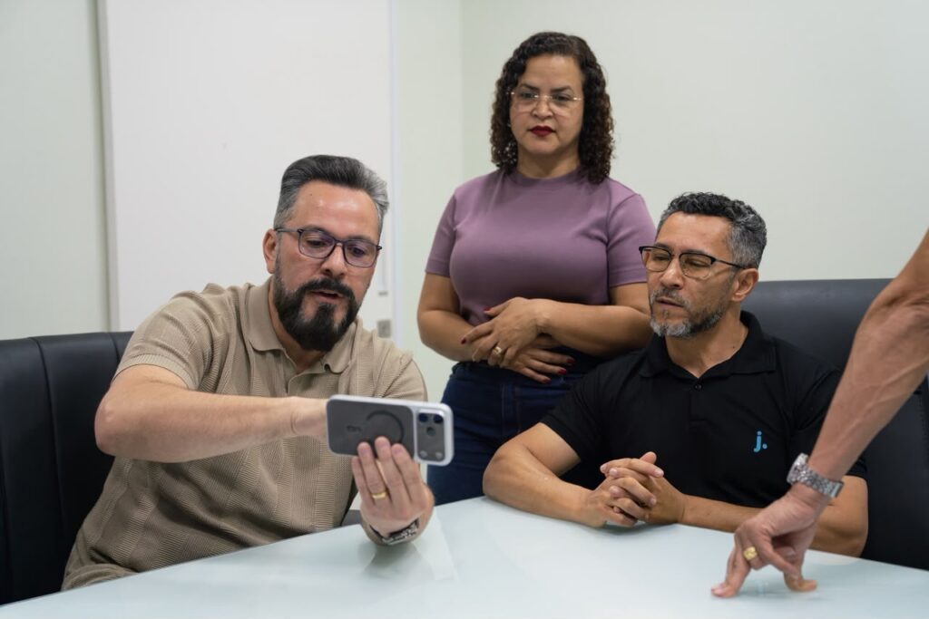 Alan Rick visita empresário Edson Oliveira e debate demandas do comércio de Rio Branco