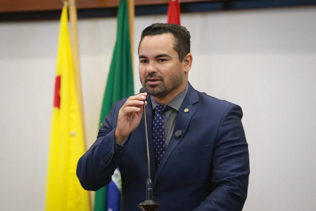 Aleac aprova projeto de iniciativa do deputado Arlenilson Cunha que regulamenta a carga horária de psicólogos e assistentes sociais