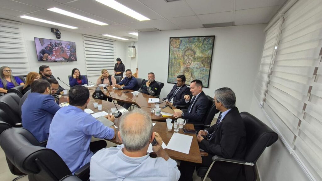 Comissão de Saúde da Aleac debate pendências salariais de servidores da Saúde