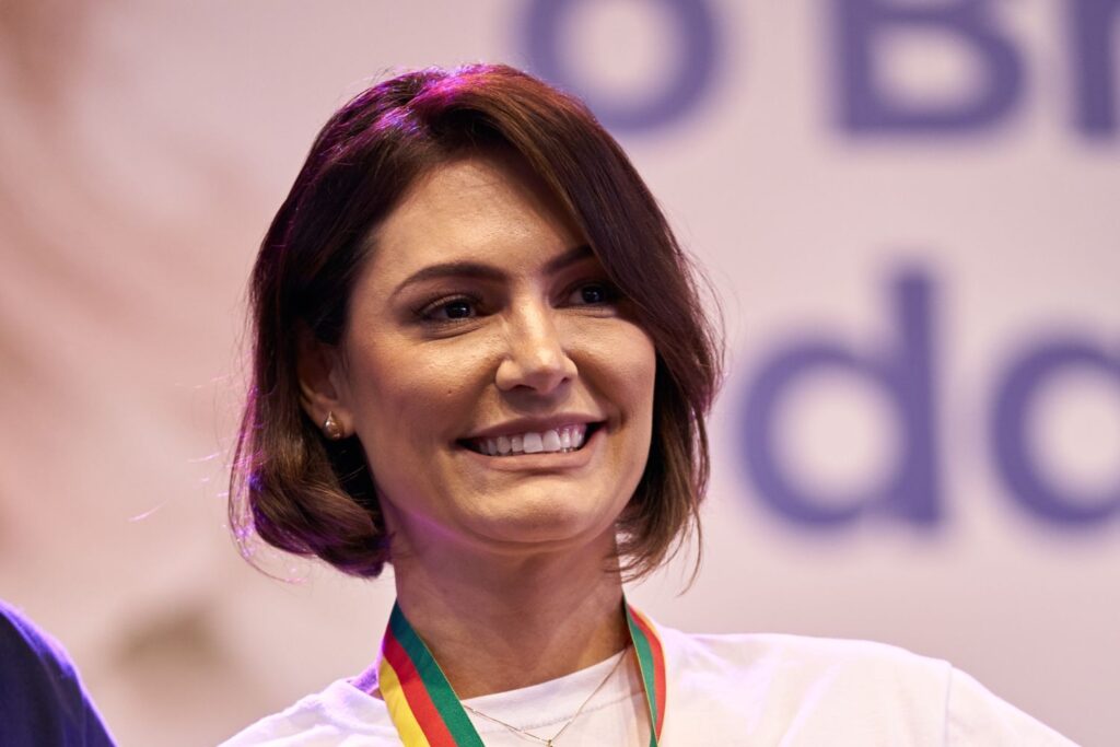 Meio/Ideia: Michelle Bolsonaro é a mulher mais poderosa do Brasil para 15,4%