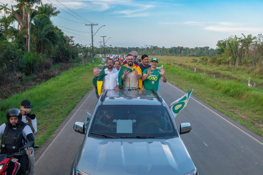 Alan Rick encerra primeiro dia de campanha com carreata histórica em Feijó