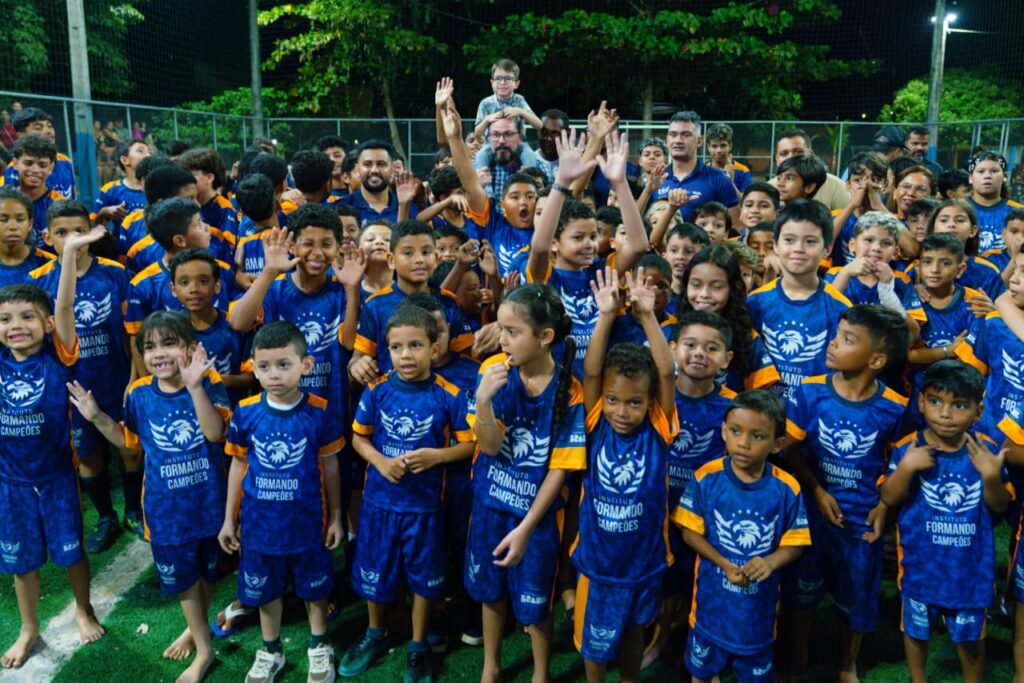 Baixada da Sobral passa a contar com Escolinha Léo Moura viabilizada por recursos de Alan Rick