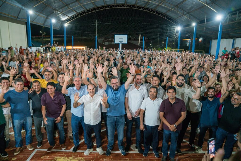 Com quadra da AABB lotada, lideranças do Juruá declaram apoio a Alan Rick em Cruzeiro do Sul