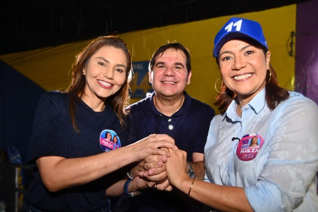 Debaixo de chuva, Mailza e Jéssica defendem desenvolvimento do Acre e dignidade à população, no lançamento do comitê de Fábio Rueda