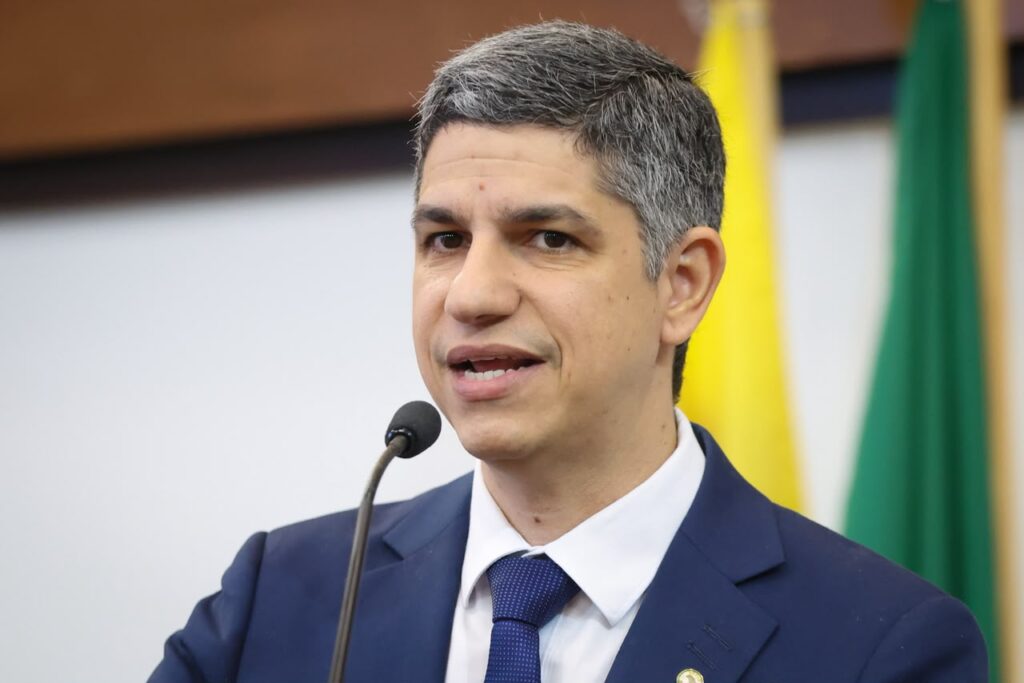 Fagner Calegário propõe mudança em lei para internato médico e cobra pagamento de terceirizados