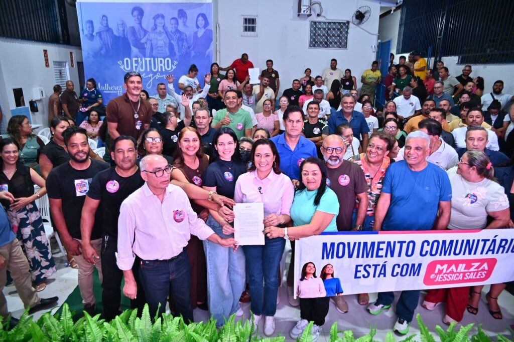 Mailza, Jéssica, Gladson e Bittar são abraçados por lideranças comunitárias em Rio Branco