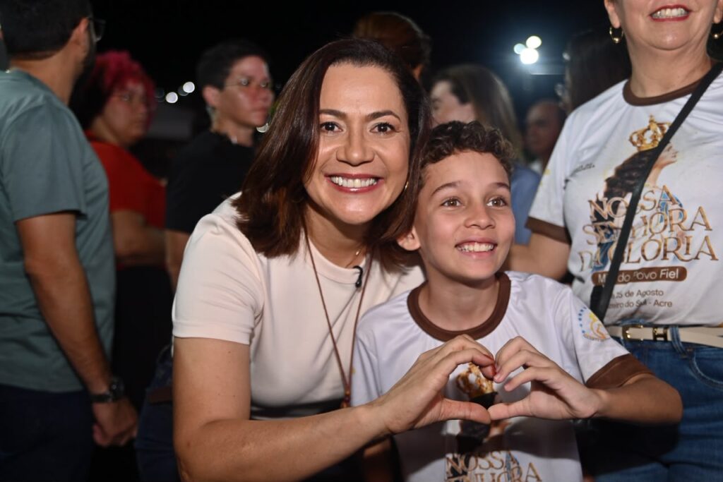 Mailza prestigia encerramento do 108º Novenário de Nossa Senhora da Glória em Cruzeiro do Sul