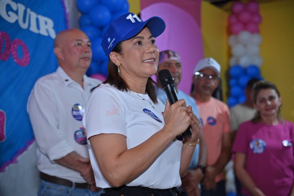 Mailza visita comerciantes, encontra bloco cultural e participa da Mega Carreata do 11 neste domingo
