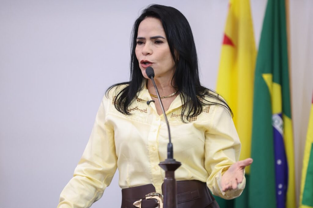 Maria Antônia solicita área para construção de UBS em Acrelândia e destaca Novenário de Nossa Senhora da Glória