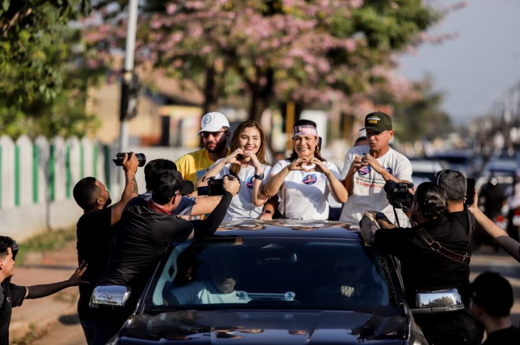 População toma as ruas de Rio Branco em adesivaço ‘Pro Acre Avançar’ de apoio à candidatura de Mailza