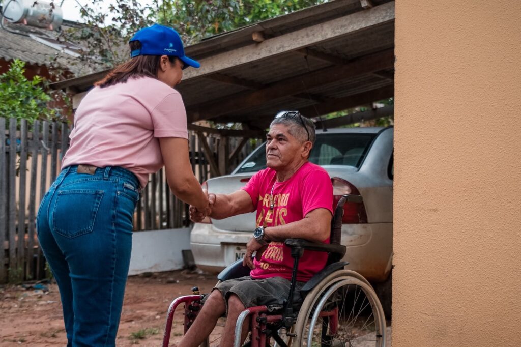 Mailza conversa com moradores e reúne centenas em caminhada na Cidade do Povo