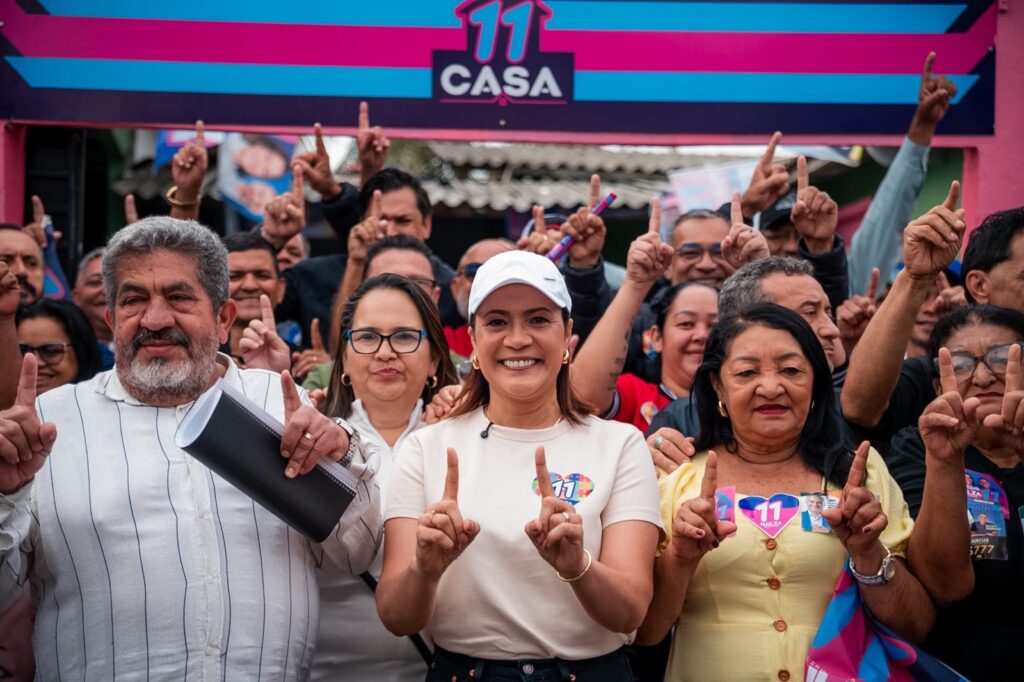 Mailza reúne lideranças e inaugura a Casa 11 no bairro Bahia, na regional da Sobral